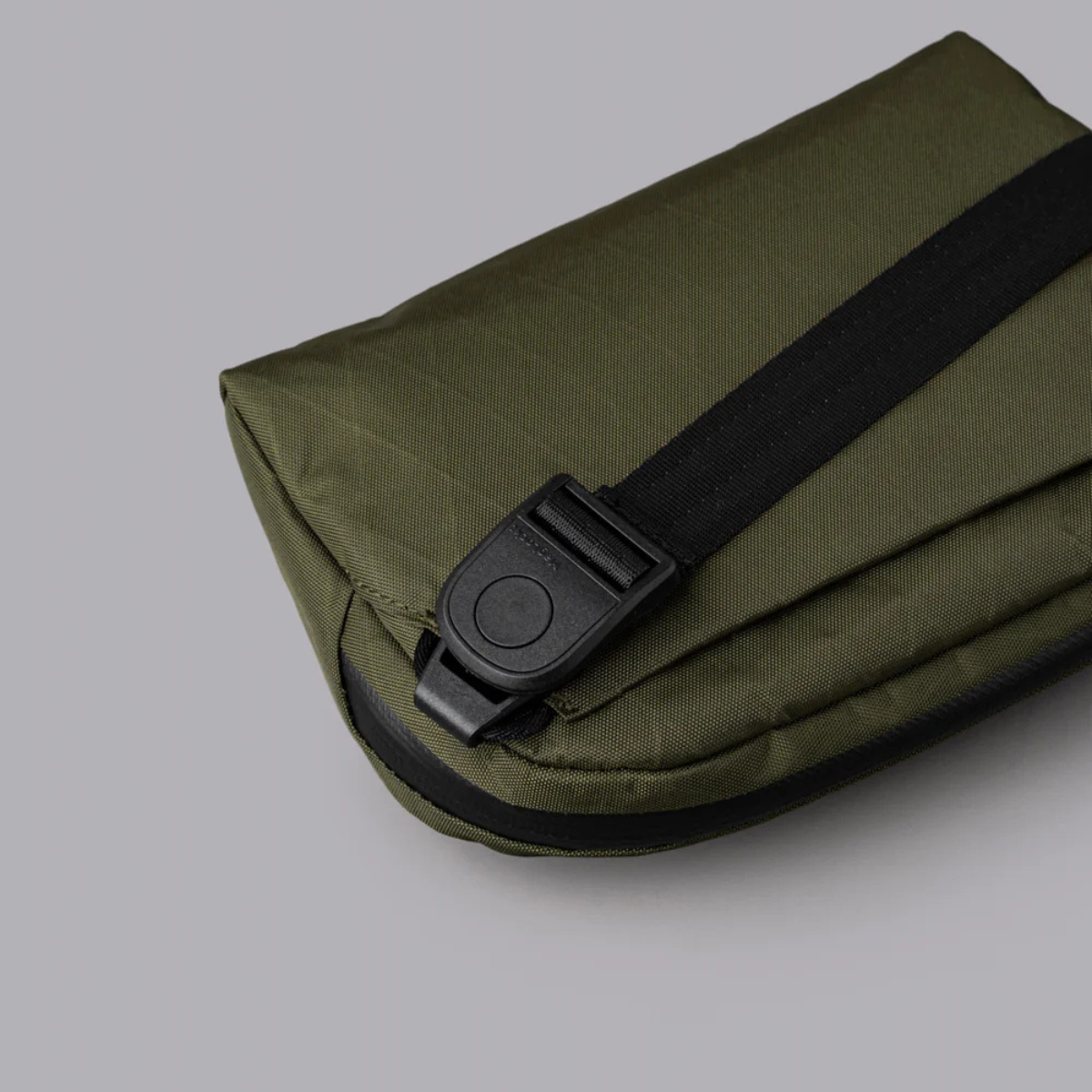 Flight Sling 側肩包 1L