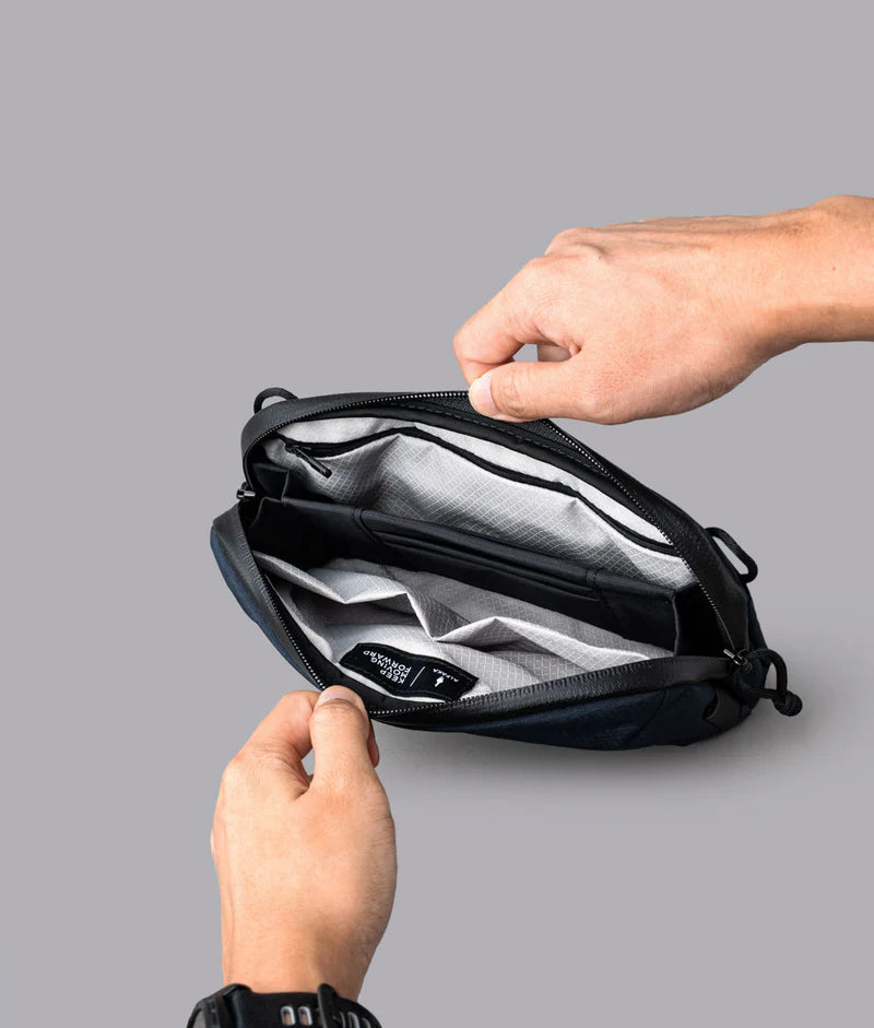 ALPAKA Flight Pouch Pro容量升級,內部分隔設計,分類收納更井然有序。