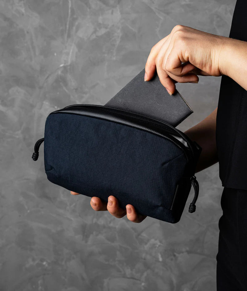 Flight Pouch Pro 防盜刷2in1手機護照包
