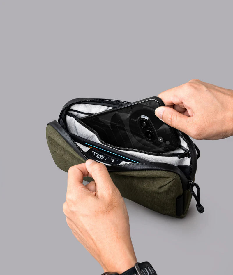 ALPAKA Flight Pouch Pro容量升級,內部分隔設計,分類收納更井然有序。