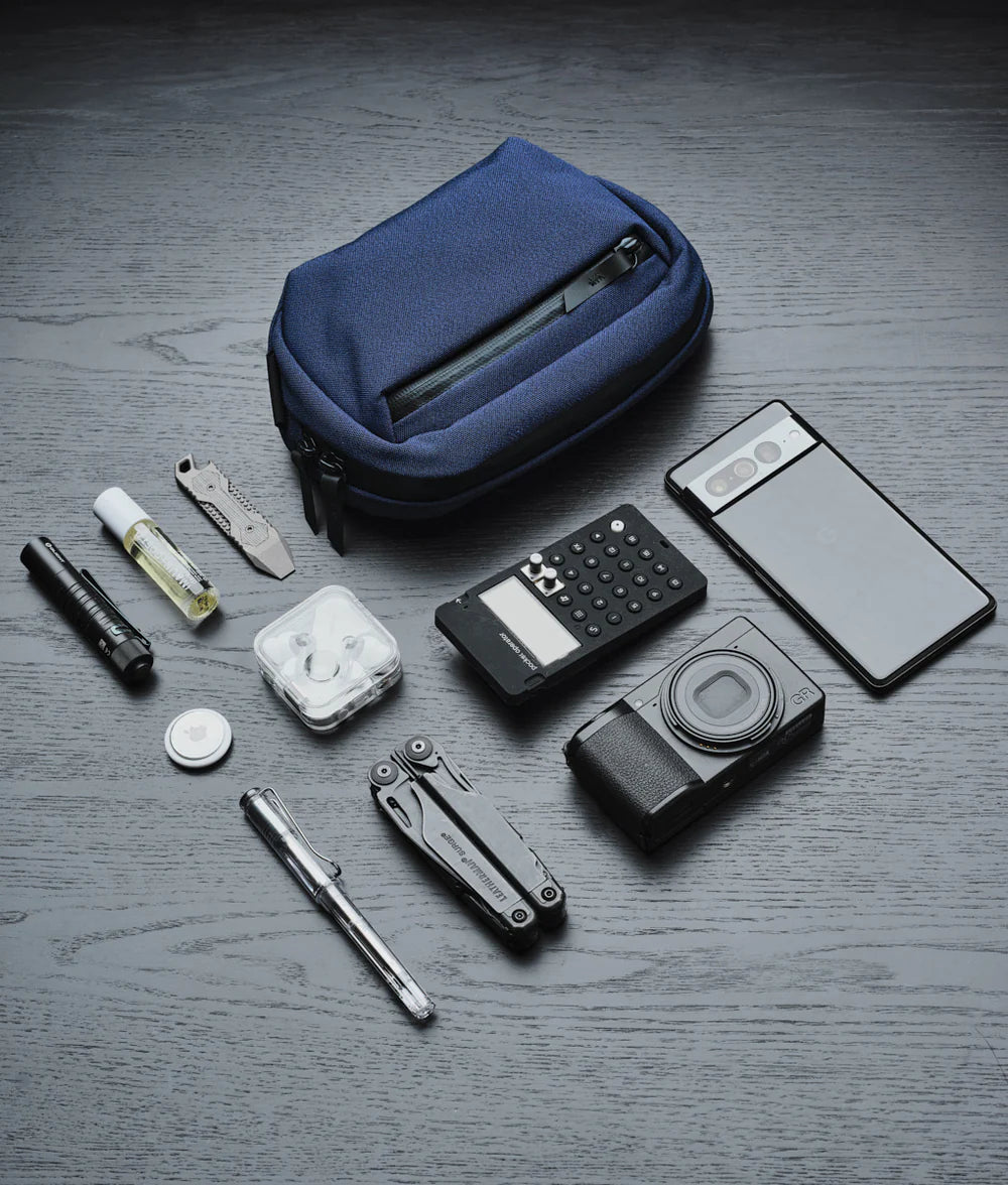 Go Sling Nano 小型側背包|適用於 iPhone 14 Pro Max