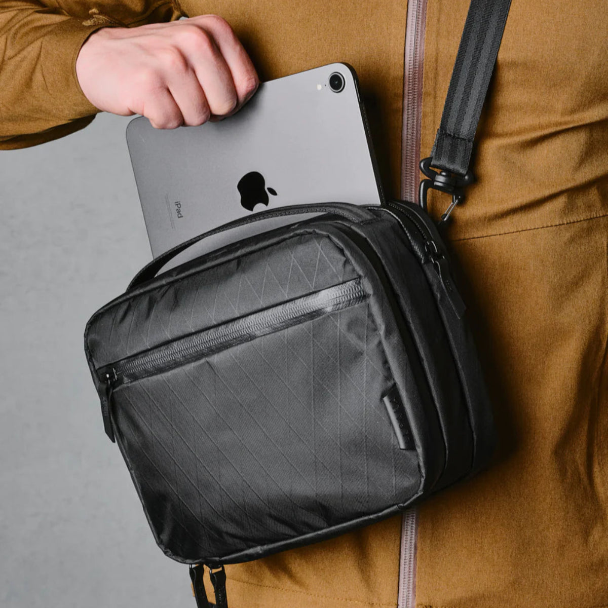 適用於 iPad Mini - 內建 平板電腦專用隔層,可攜帶 iPad Mini 或其他小型設備