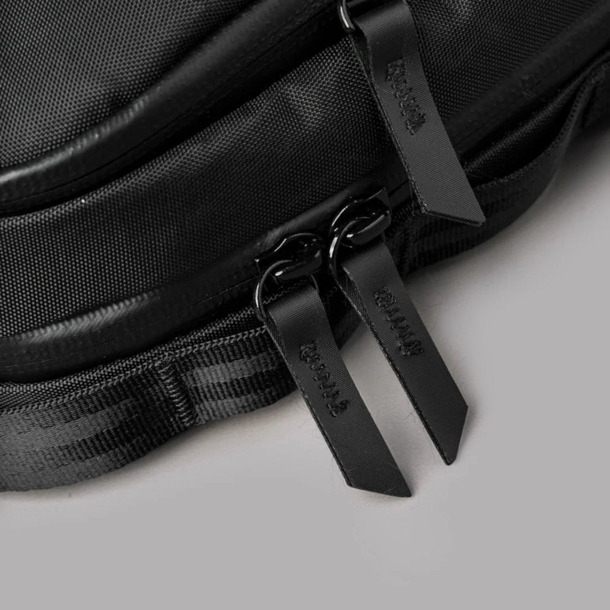 Alpaka Metro Sling Max 側背包|輕薄防水 3L