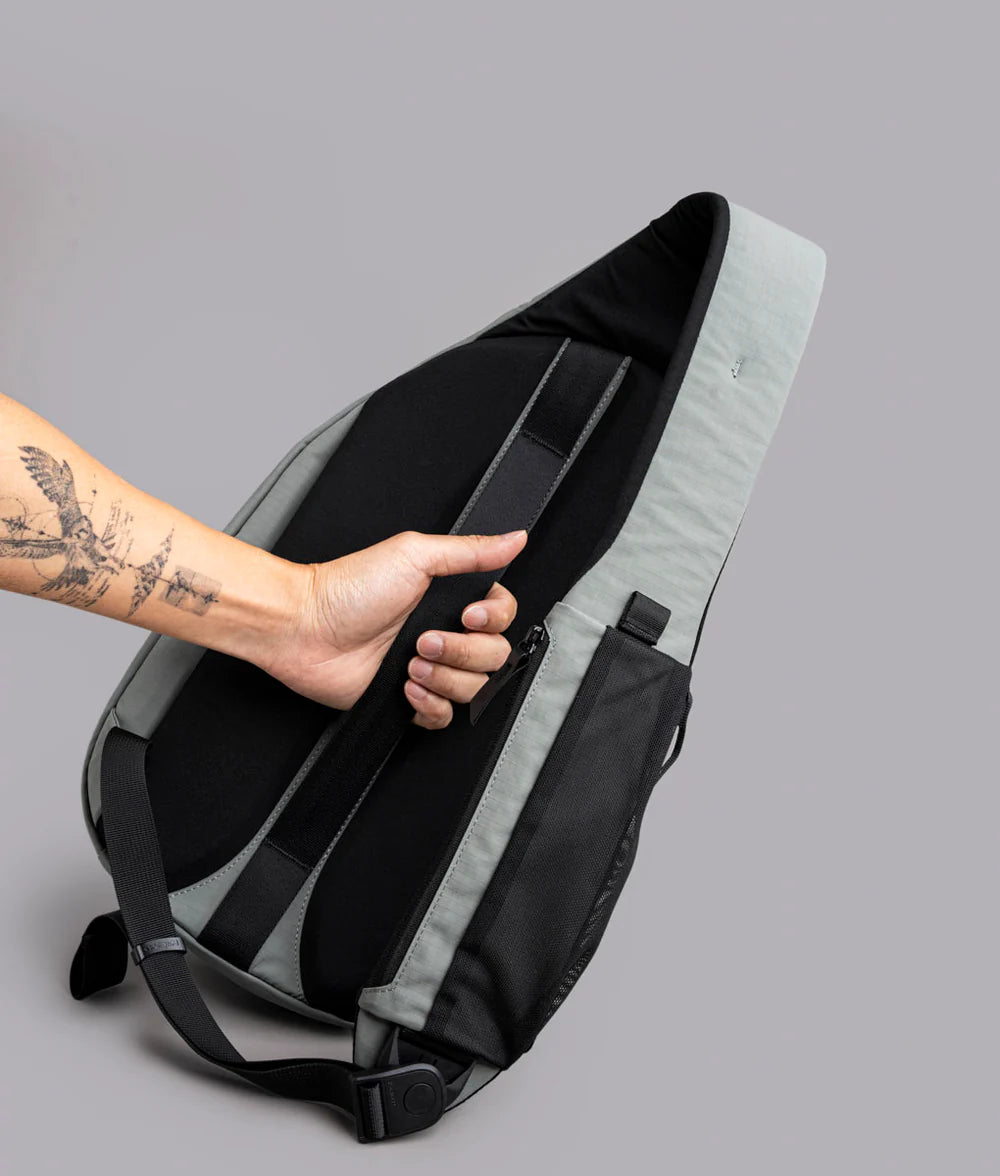 Metro Crossbody 肩背包 7.5L