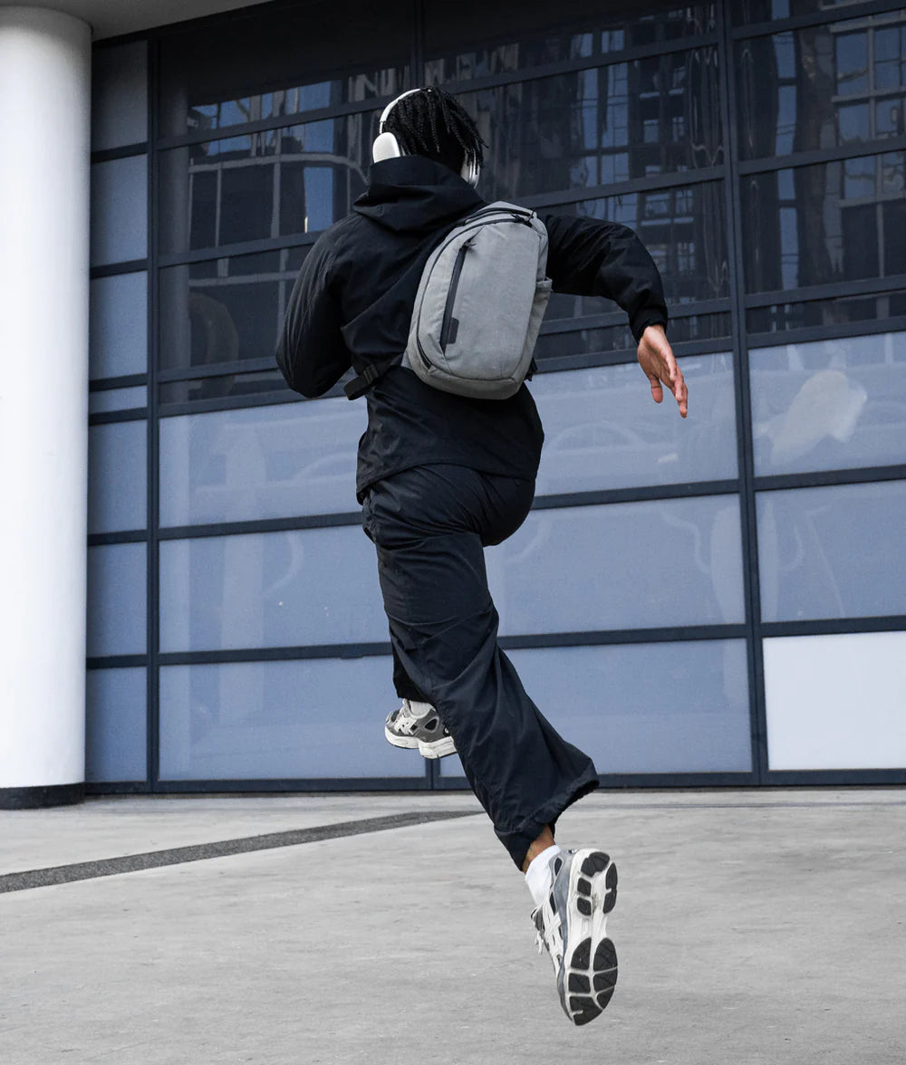 Alpaka Metro Crossbody 肩背包 7.5L