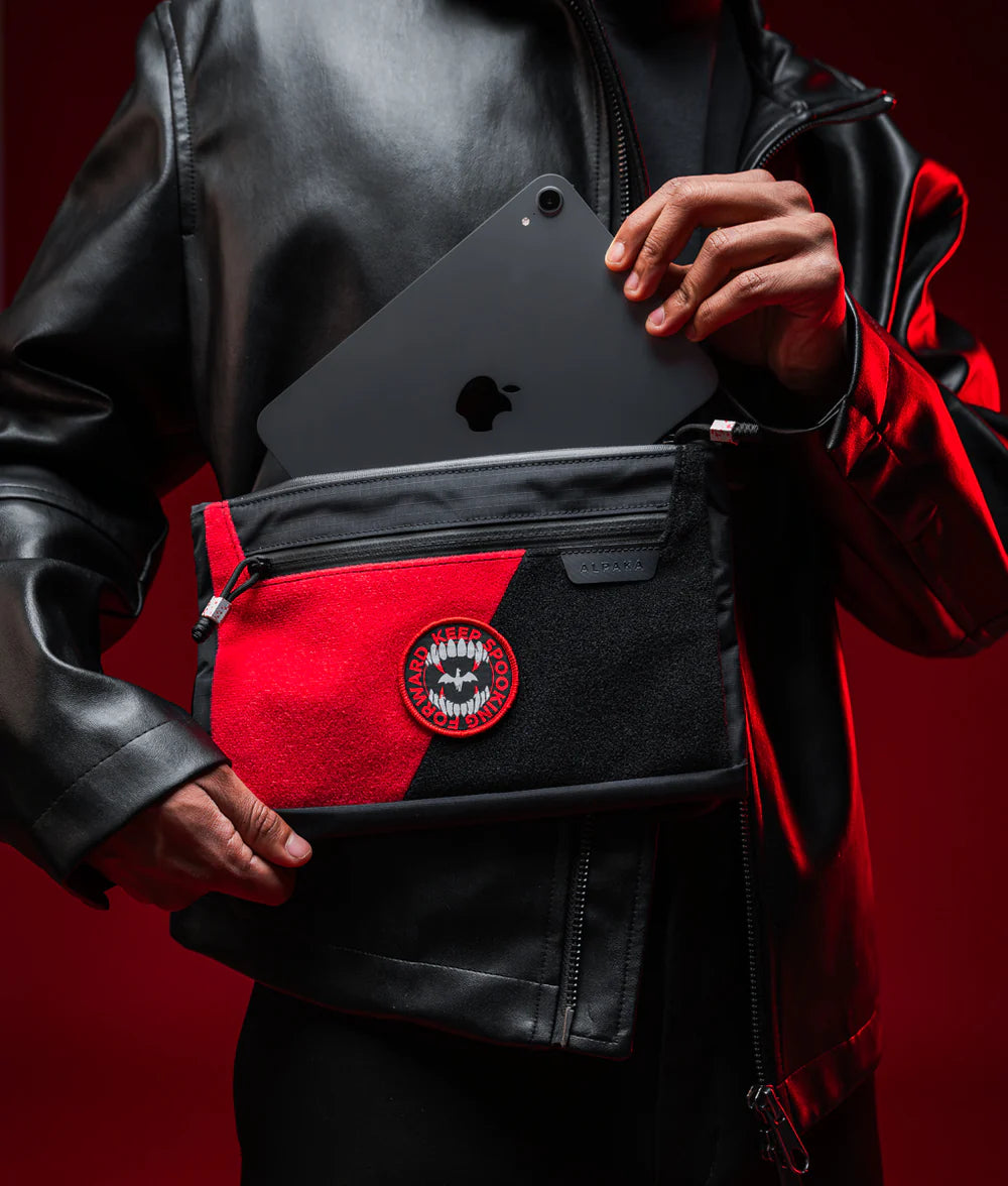 Zip Pouch Max V2 側肩包 – Vampire Edition