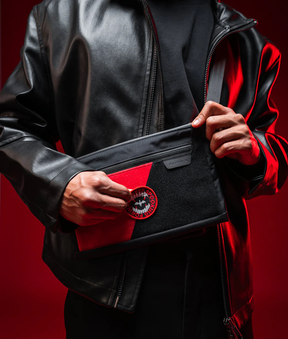 Zip Pouch Max V2 側肩包 – Vampire Edition