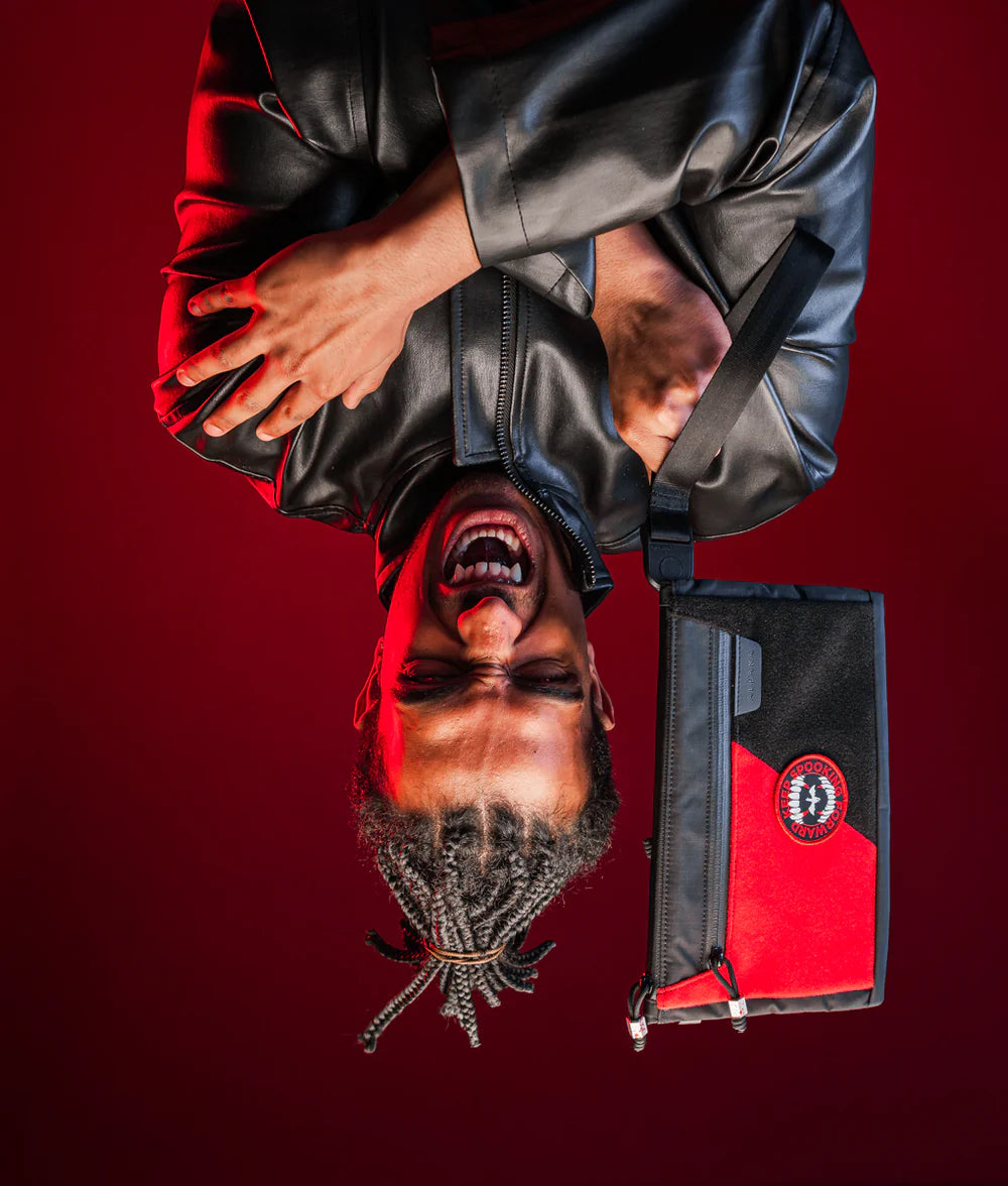Zip Pouch Max V2 側肩包 – Vampire Edition