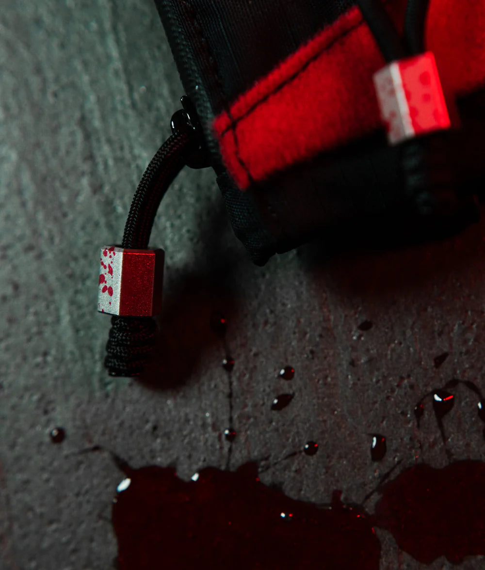 Zip Pouch Max V2 側肩包 – Vampire Edition