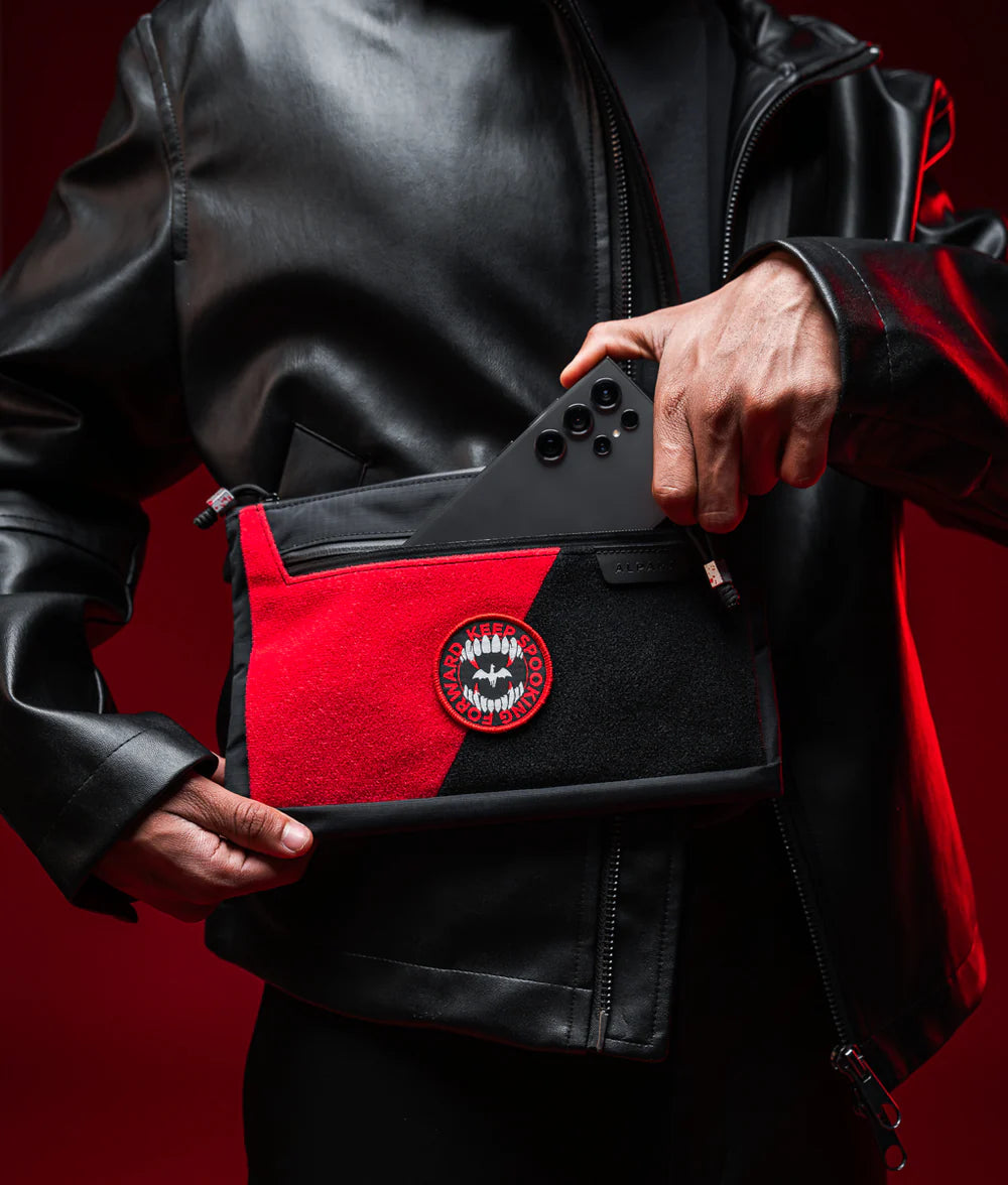 Zip Pouch Max V2 側肩包 – Vampire Edition
