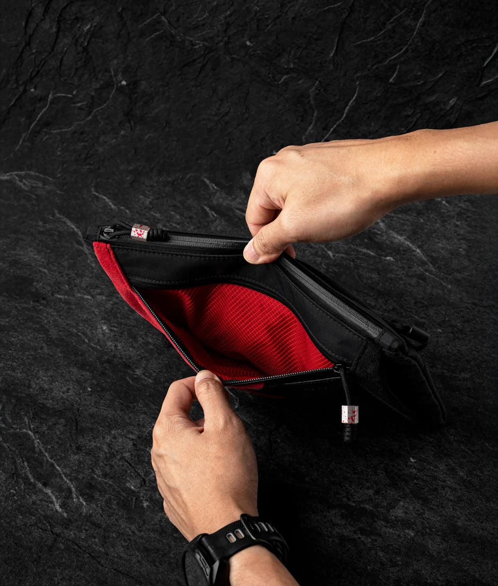 Zip Pouch Max V2 側肩包 – Vampire Edition