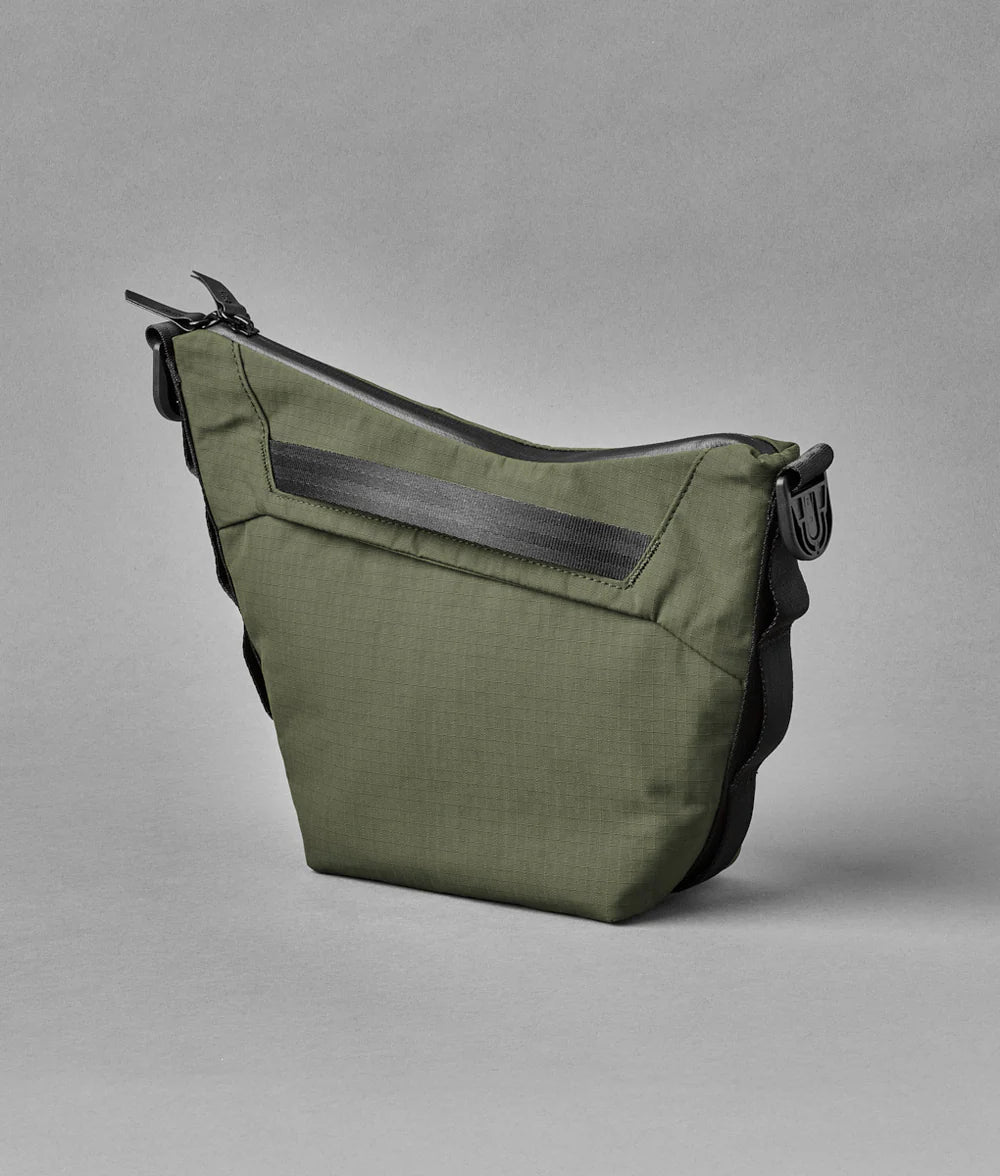 Alpaka Flow Satchel 側肩包