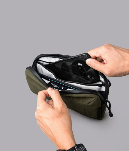 ALPAKA Flight Pouch Pro容量升級，內部分隔設計，分類收納更井然有序。
