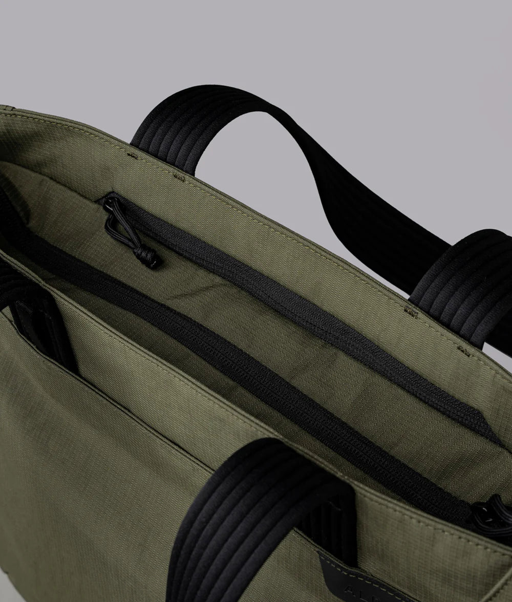 Alpaka Flight Tote (M) 托特包