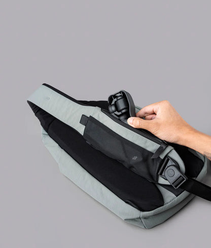 Alpaka Metro Crossbody 肩背包 7.5L