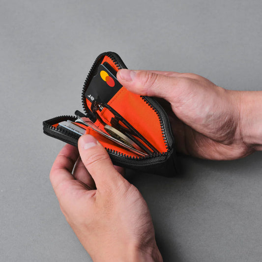 拉鍊隔間設計 - 可安全存放貴重物品